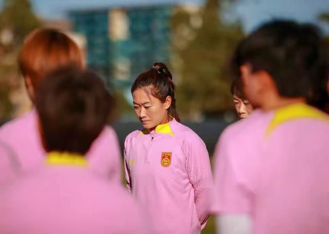 忘穿内裤坐公交被疯狂进去视频